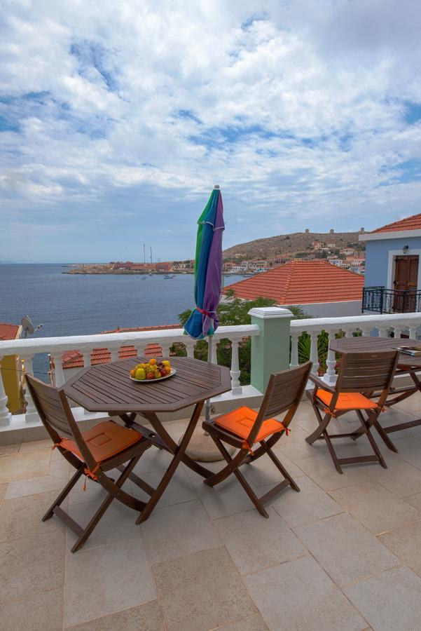 Roulas Apartments Chalki Town Extérieur photo