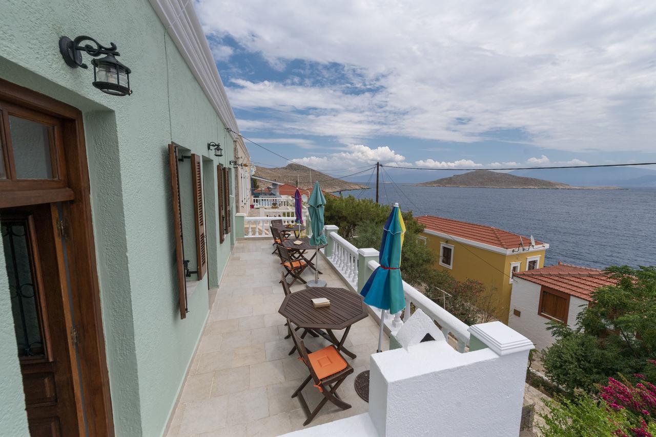 Roulas Apartments Chalki Town Extérieur photo