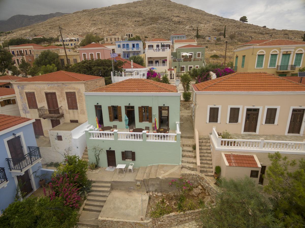 Roulas Apartments Chalki Town Extérieur photo
