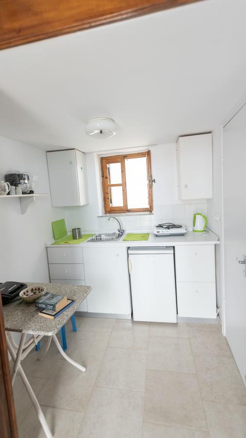 Roulas Apartments Chalki Town Extérieur photo