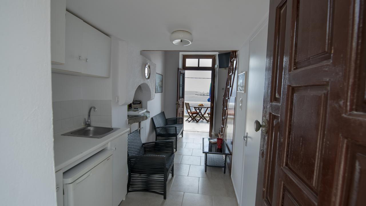 Roulas Apartments Chalki Town Extérieur photo