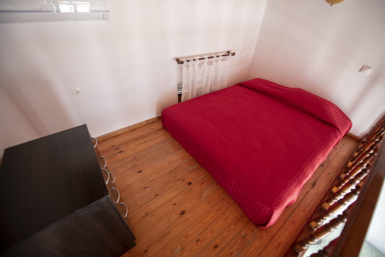 Roulas Apartments Chalki Town Extérieur photo