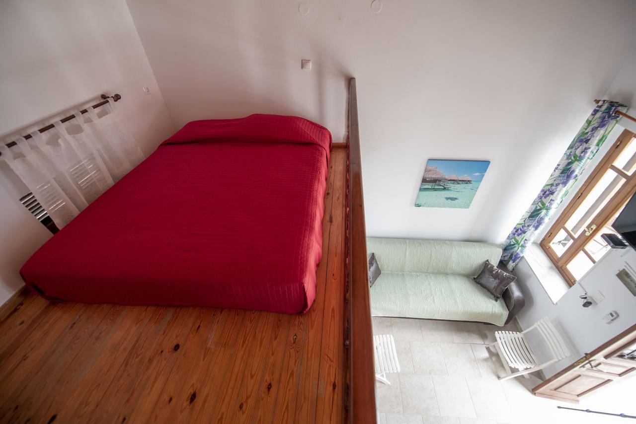 Roulas Apartments Chalki Town Extérieur photo