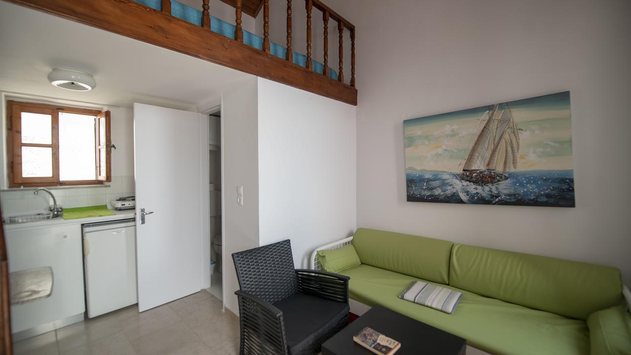 Roulas Apartments Chalki Town Extérieur photo