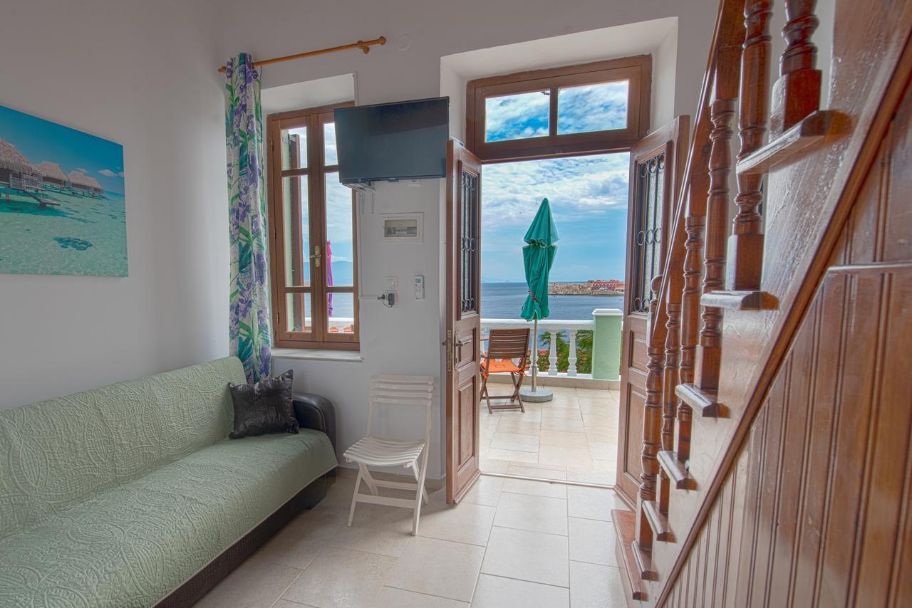 Roulas Apartments Chalki Town Extérieur photo